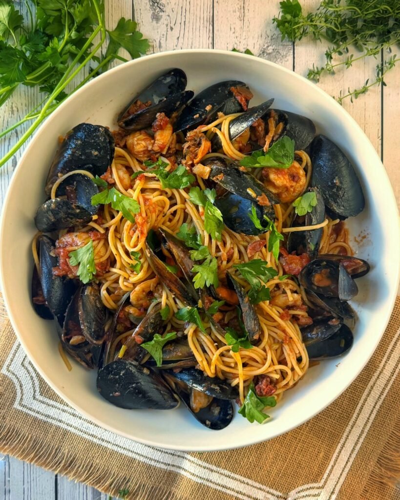 Shellfish spaghetti with mussels and prawns